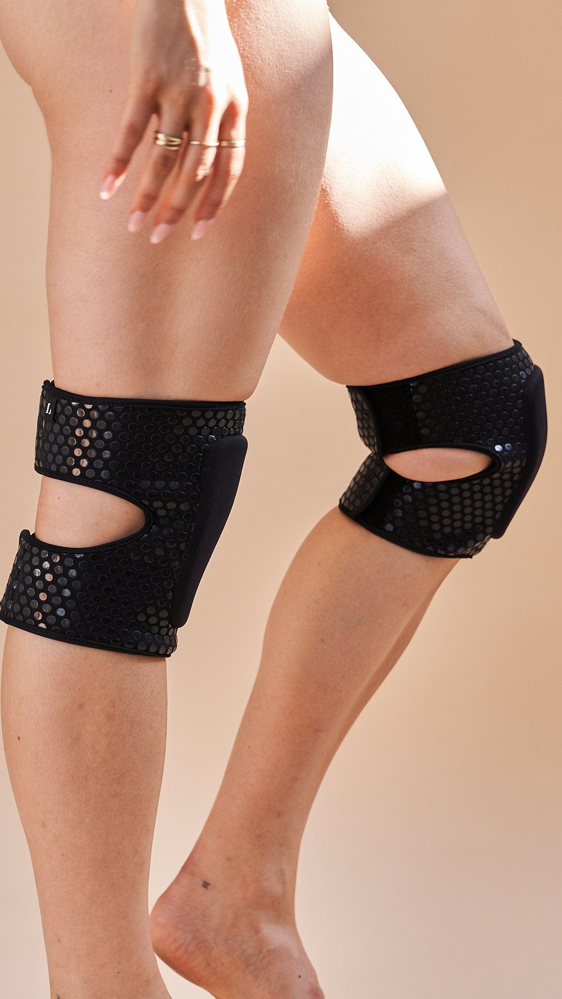 Velcro Sticky Grip Knee Pads (Black)