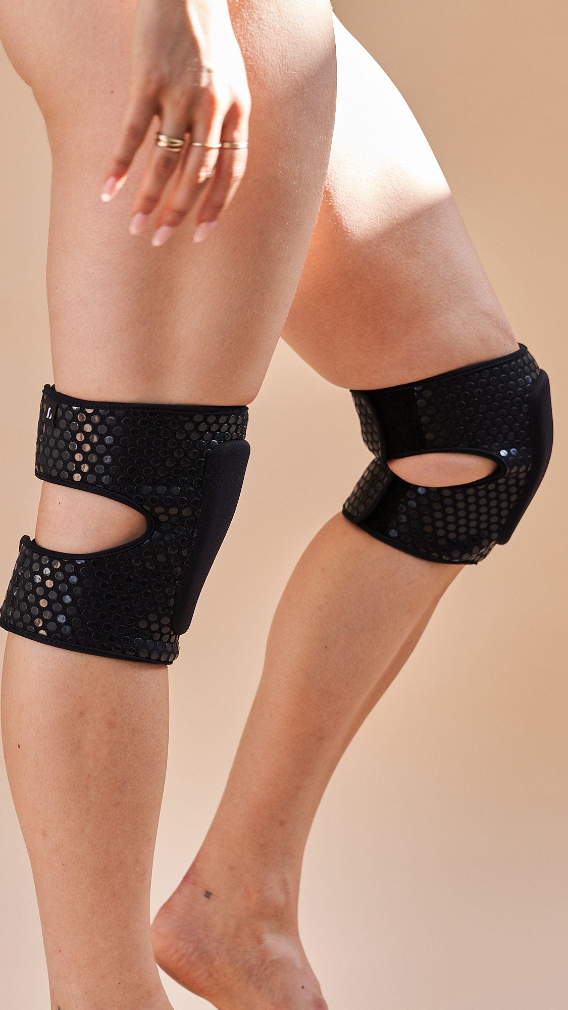 Velcro Sticky Grip Knee Pads (Black)