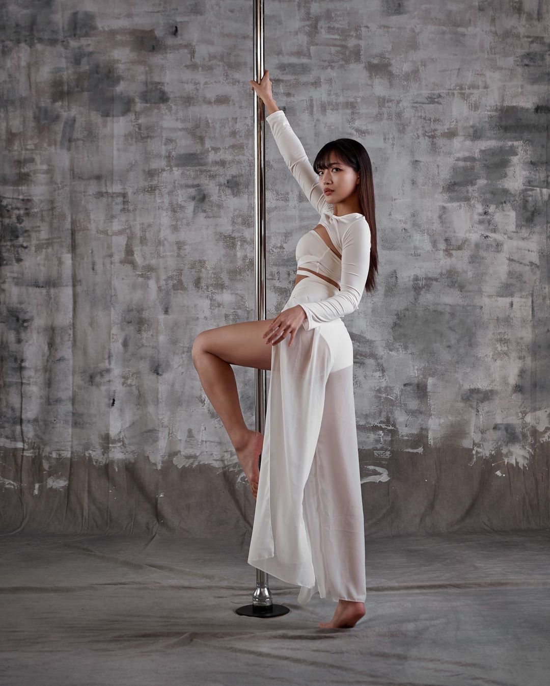 Pleated Flowy Pants (White)