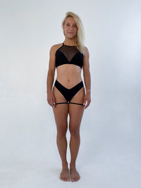 V-shorts with garters